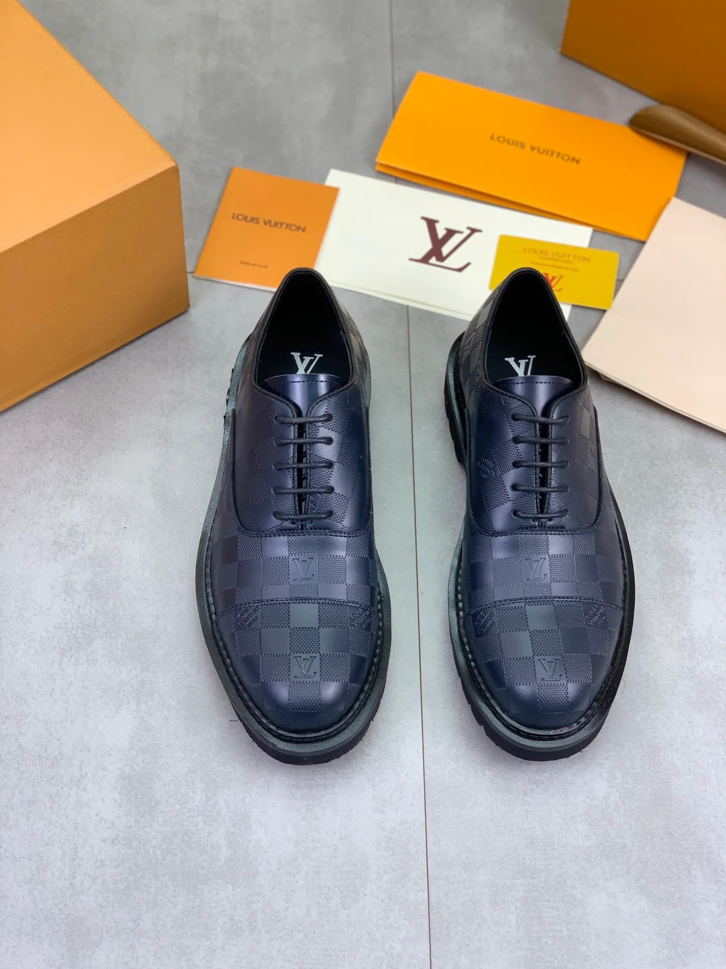 Factory price P820 💎💎💎Top version LOUIS VUITTON [Louis Vuitton] - LV men's business casual leather shoes, luxurious and noble 👞All imported original cowhide, just to create a more comfortable wearing experience, upper: original high-end calfskin➕Imported soft cowhide lining, original lightweight foam outsole✔️Color: 3️⃣colors available Size: 39-44 (38.45 46 can be customized (non-returnable)